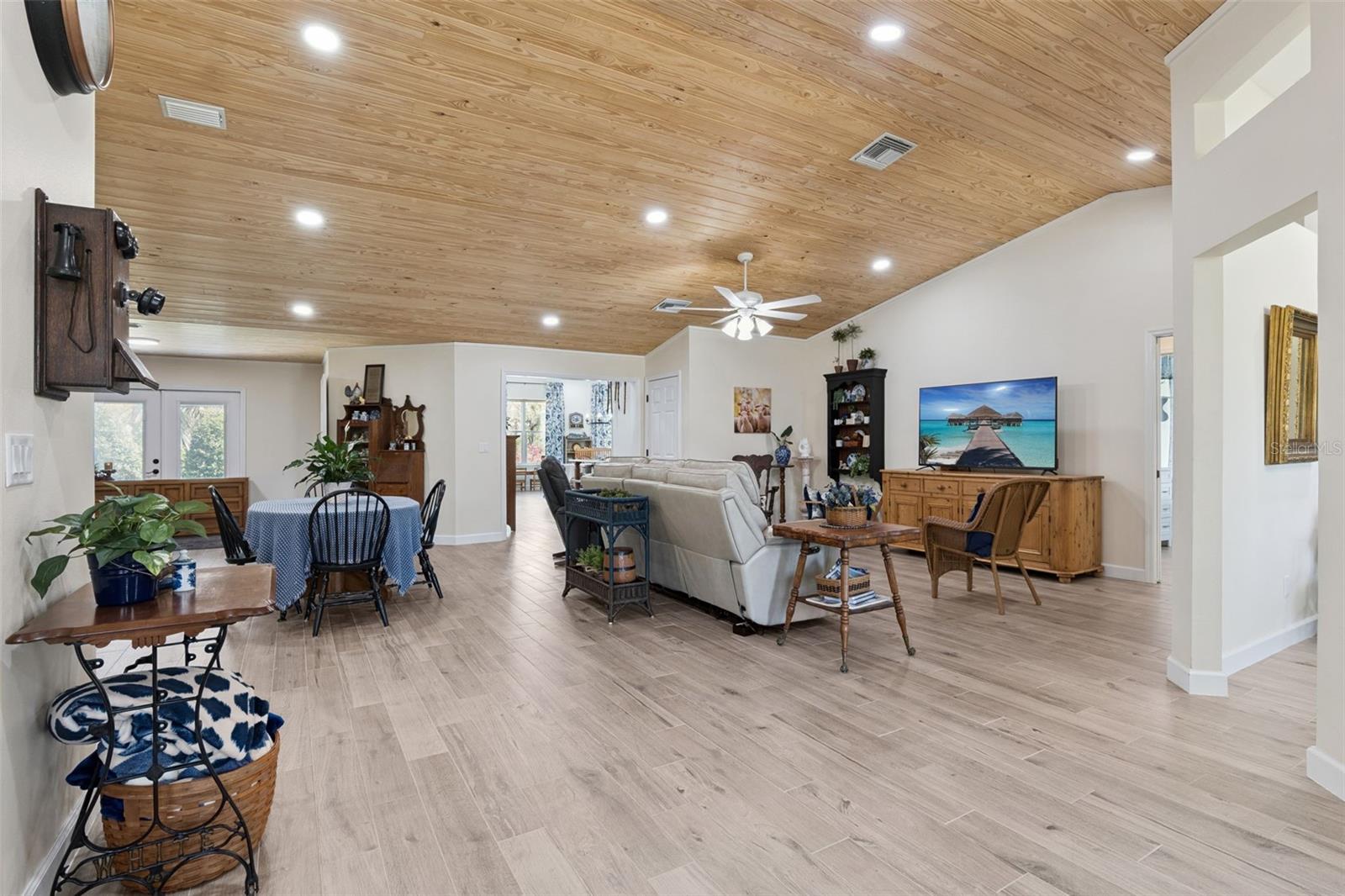 Image 10 of 49 For 37008 Forestdel Drive