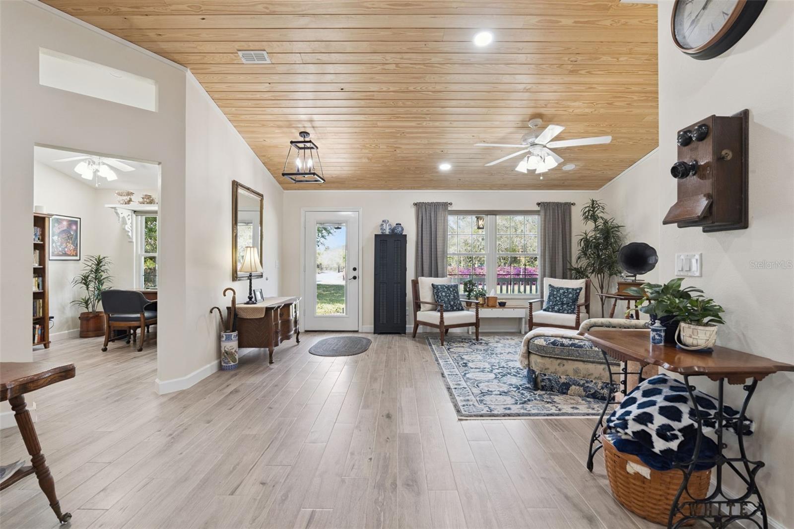 Image 13 of 49 For 37008 Forestdel Drive