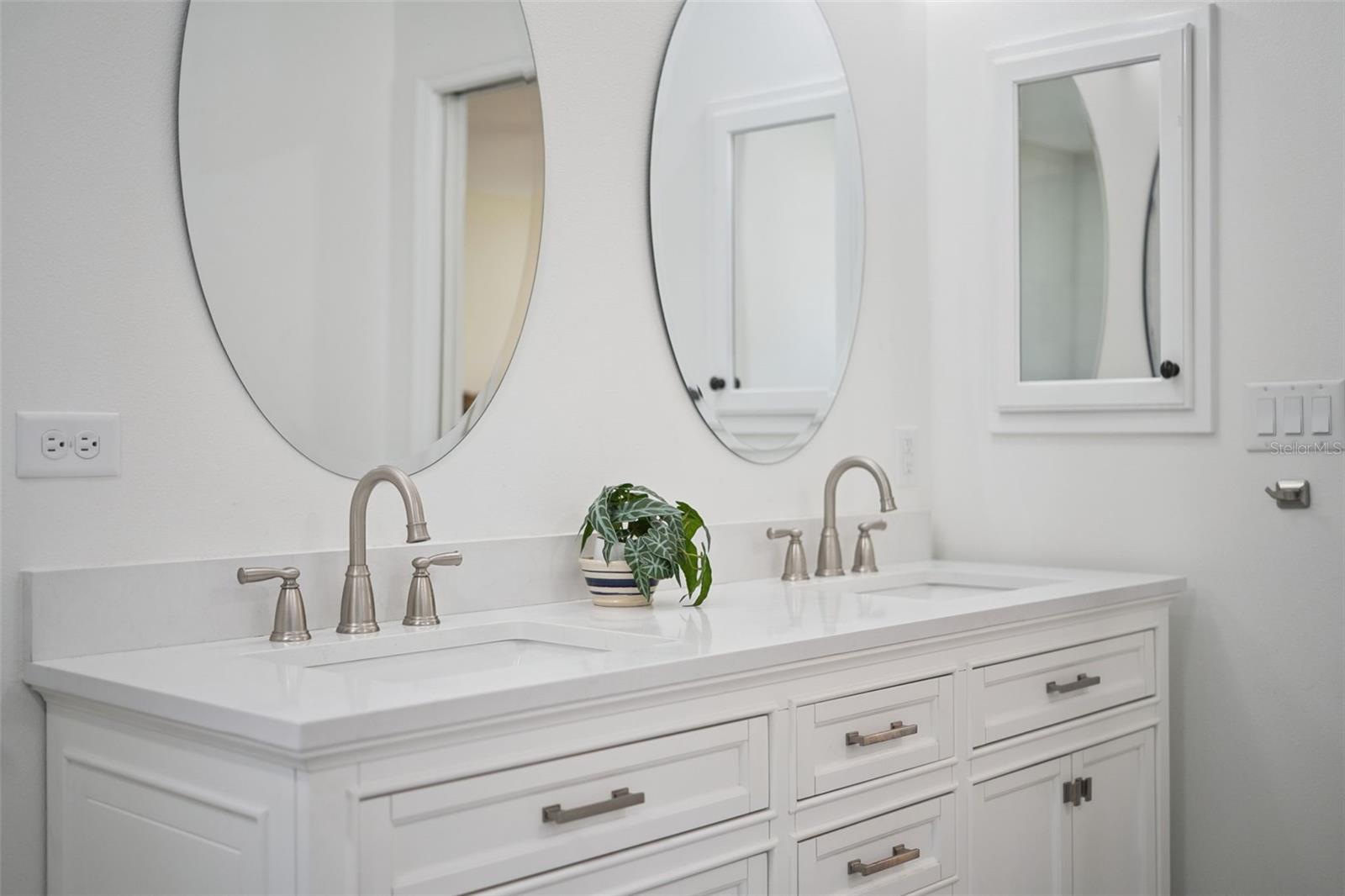 Image 17 of 49 For 37008 Forestdel Drive