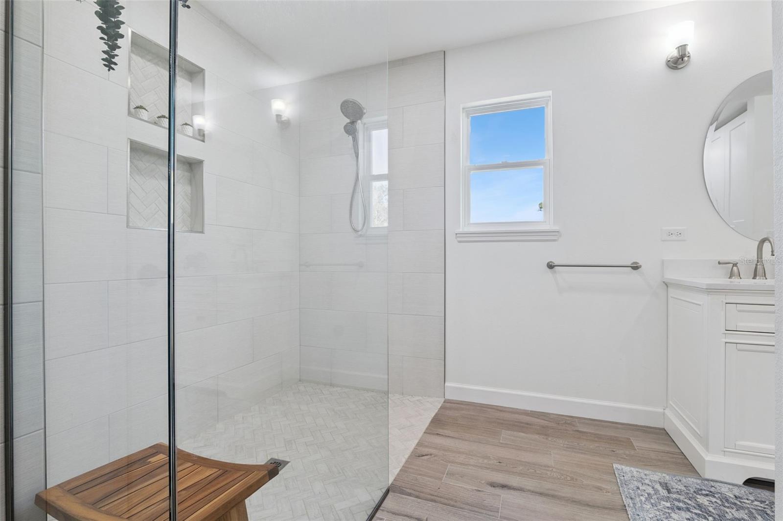 Image 18 of 49 For 37008 Forestdel Drive