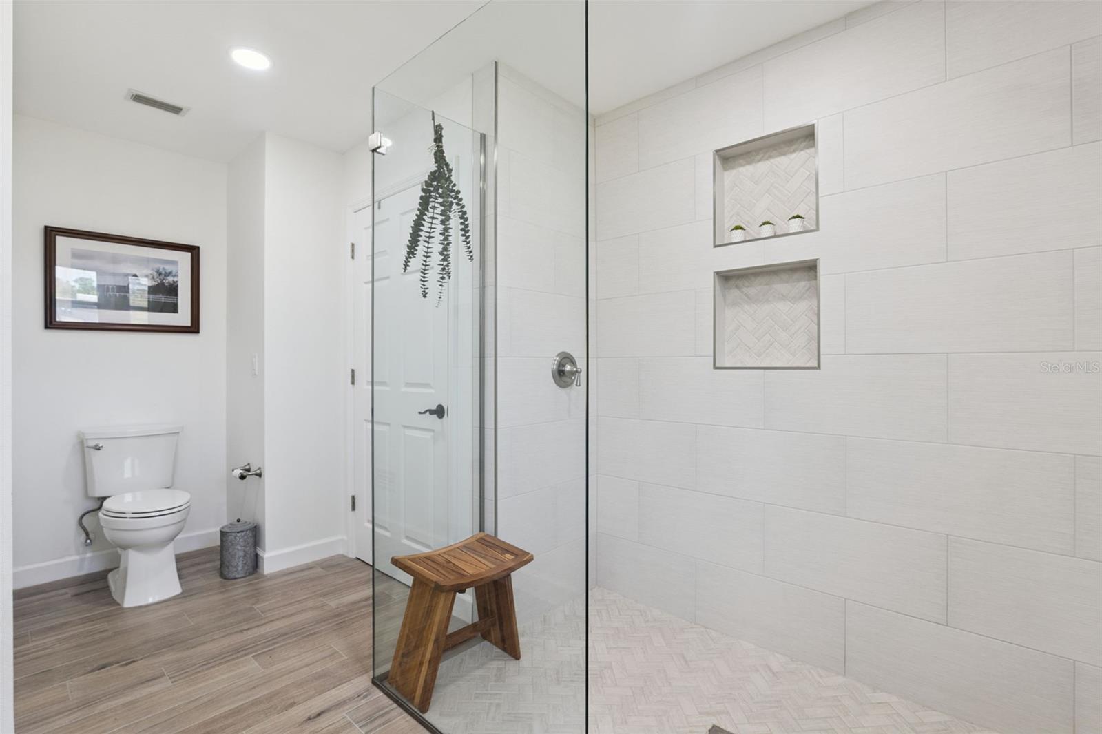 Image 19 of 49 For 37008 Forestdel Drive