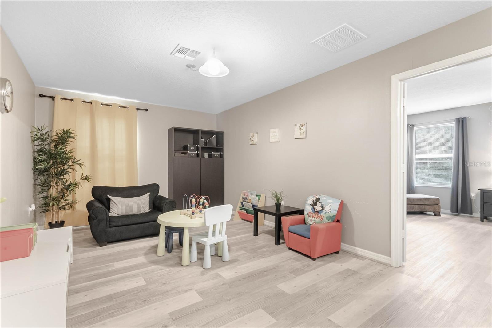 Image 14 of 29 For 4740 Blue Diamond Street