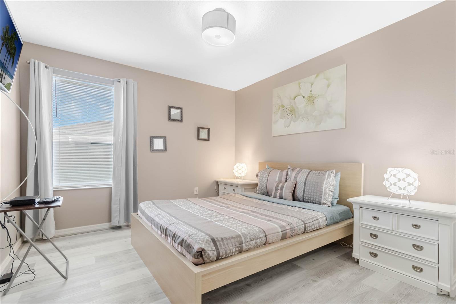 Image 16 of 29 For 4740 Blue Diamond Street