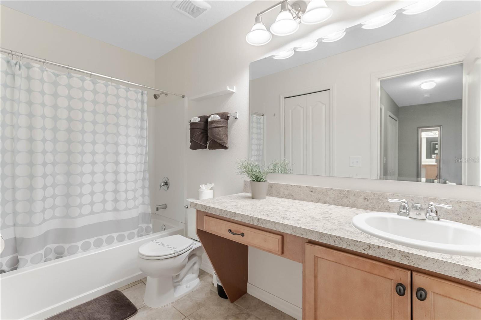 Image 18 of 29 For 4740 Blue Diamond Street