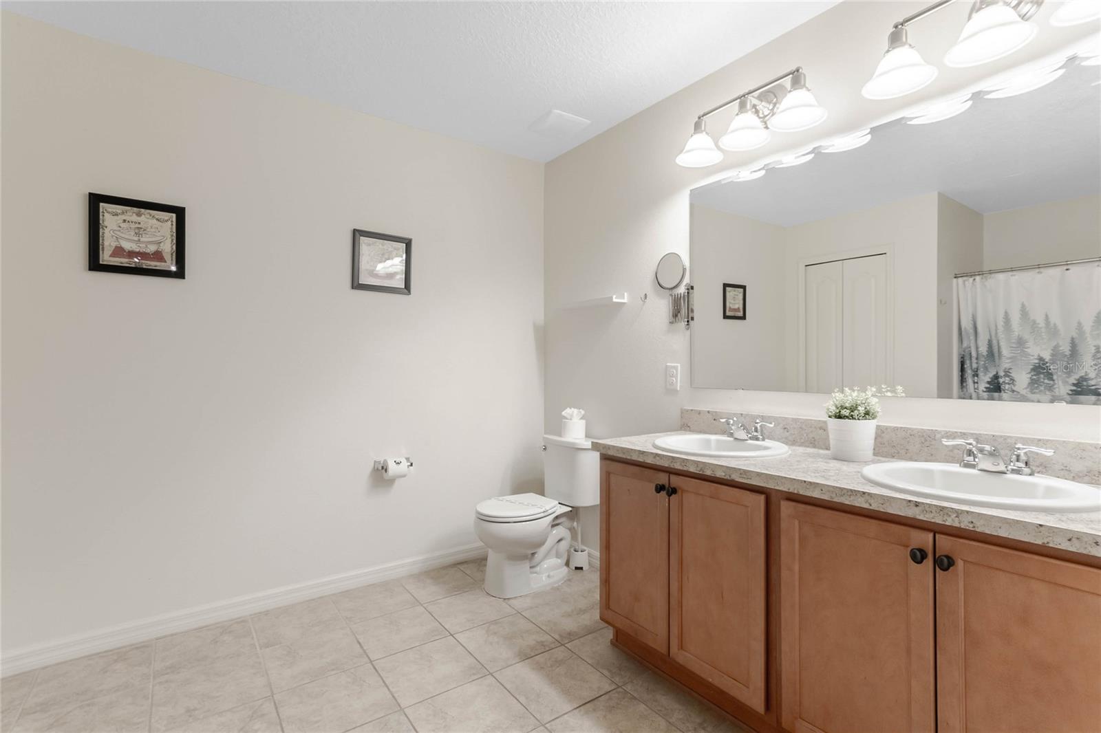 Image 20 of 29 For 4740 Blue Diamond Street