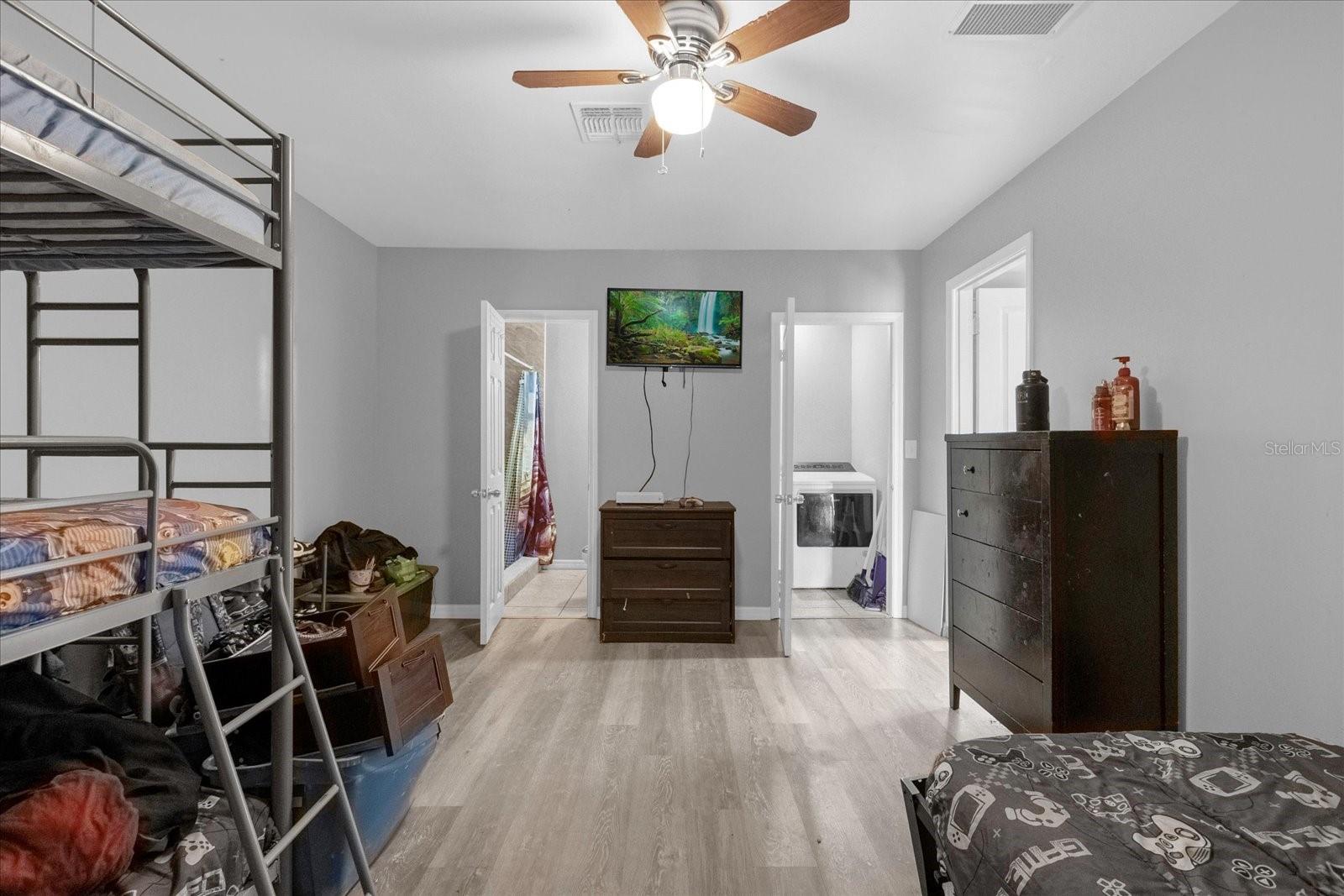 Image 13 of 16 For 617 Sinclair