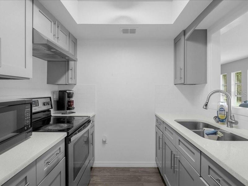 Image 5 of 16 For 617 Sinclair