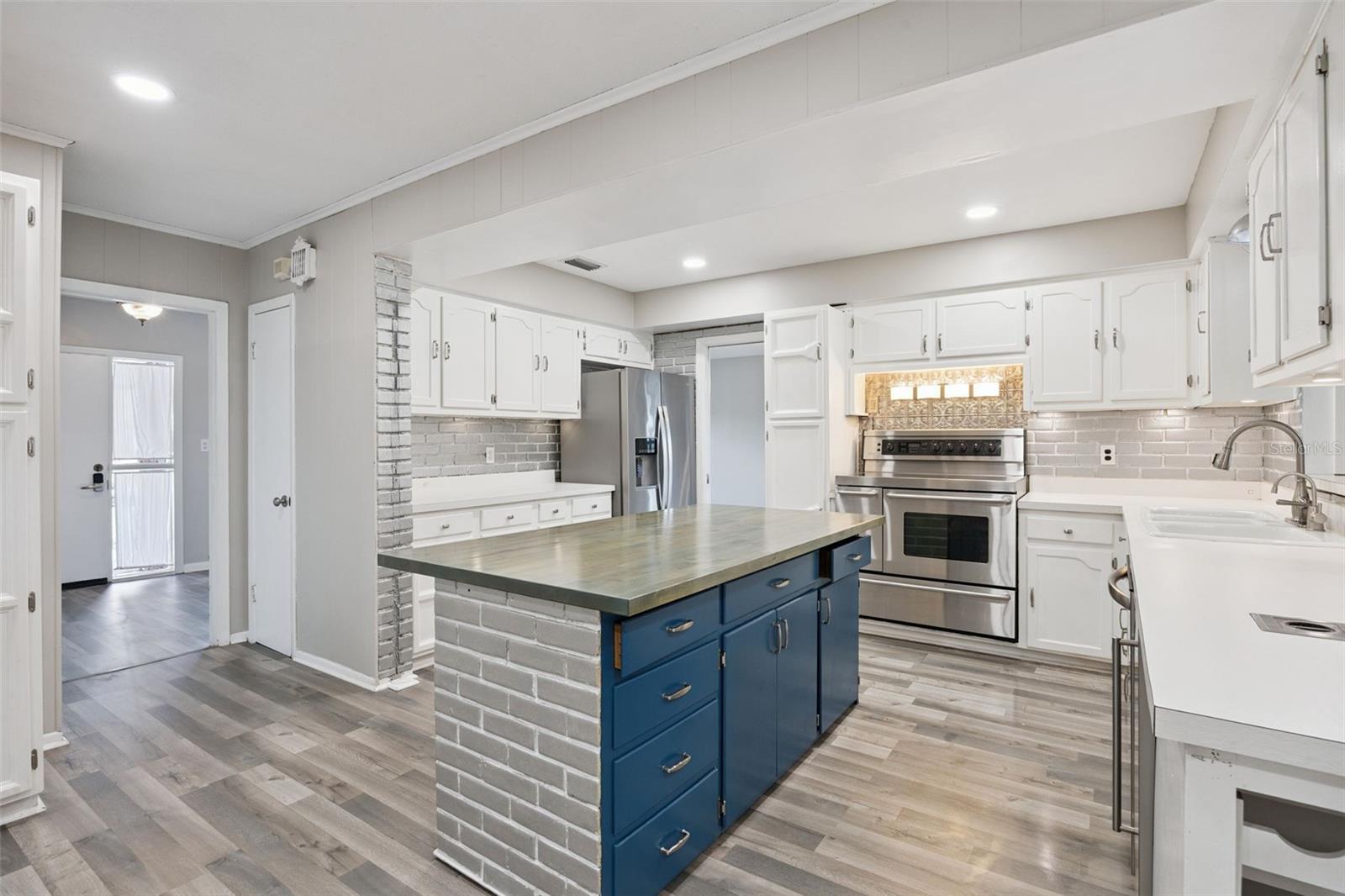 Image 12 of 50 For 2504 Lauderdale Court