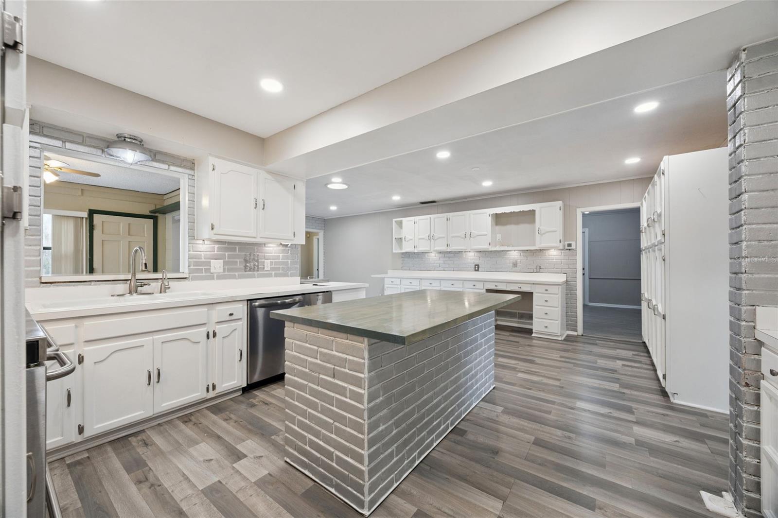 Image 15 of 50 For 2504 Lauderdale Court