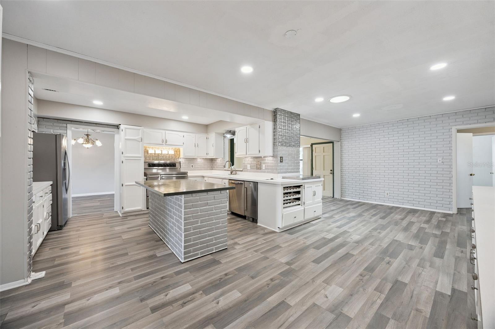 Image 16 of 50 For 2504 Lauderdale Court