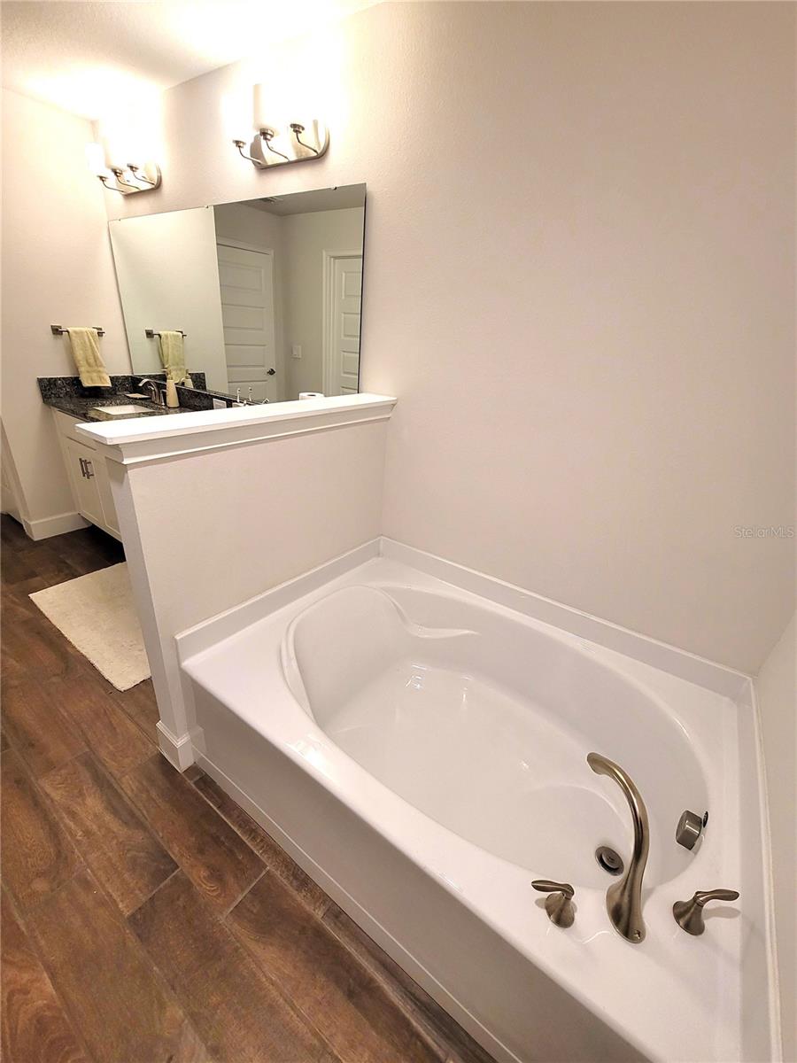 Image 21 of 52 For 4829 Summit View Way