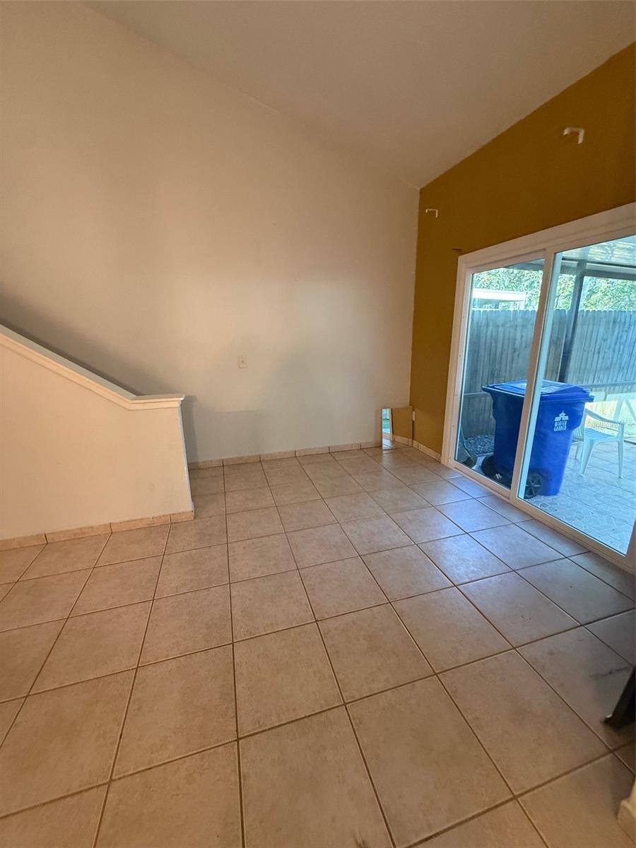 Image 11 of 17 For 1009 Westside Drive