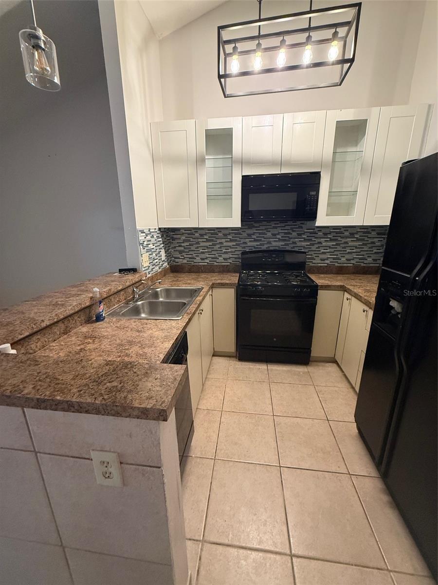 Image 2 of 17 For 1009 Westside Drive