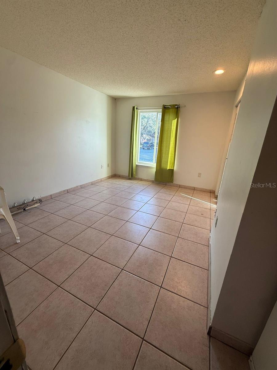 Image 6 of 17 For 1009 Westside Drive