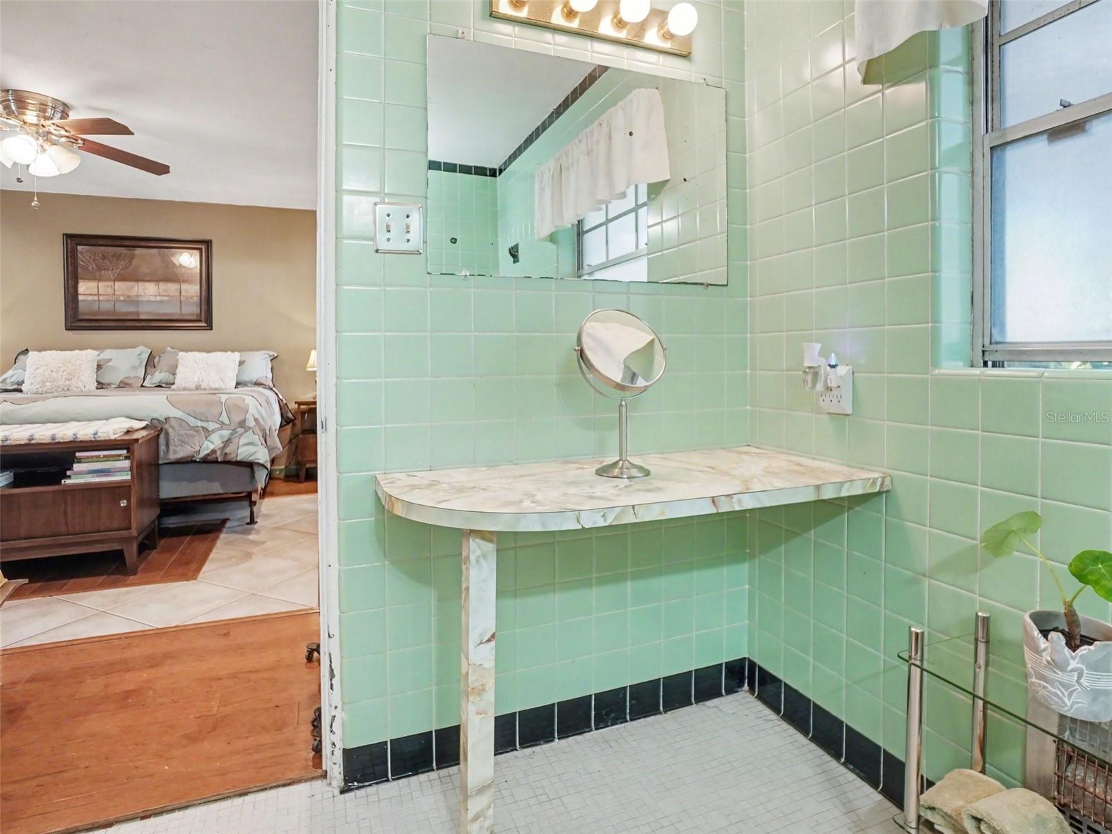 Image 11 of 21 For 975 Fairview Avenue