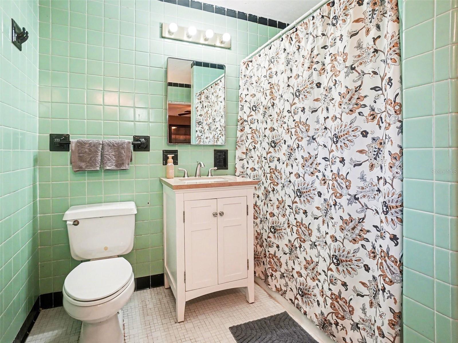 Image 12 of 21 For 975 Fairview Avenue