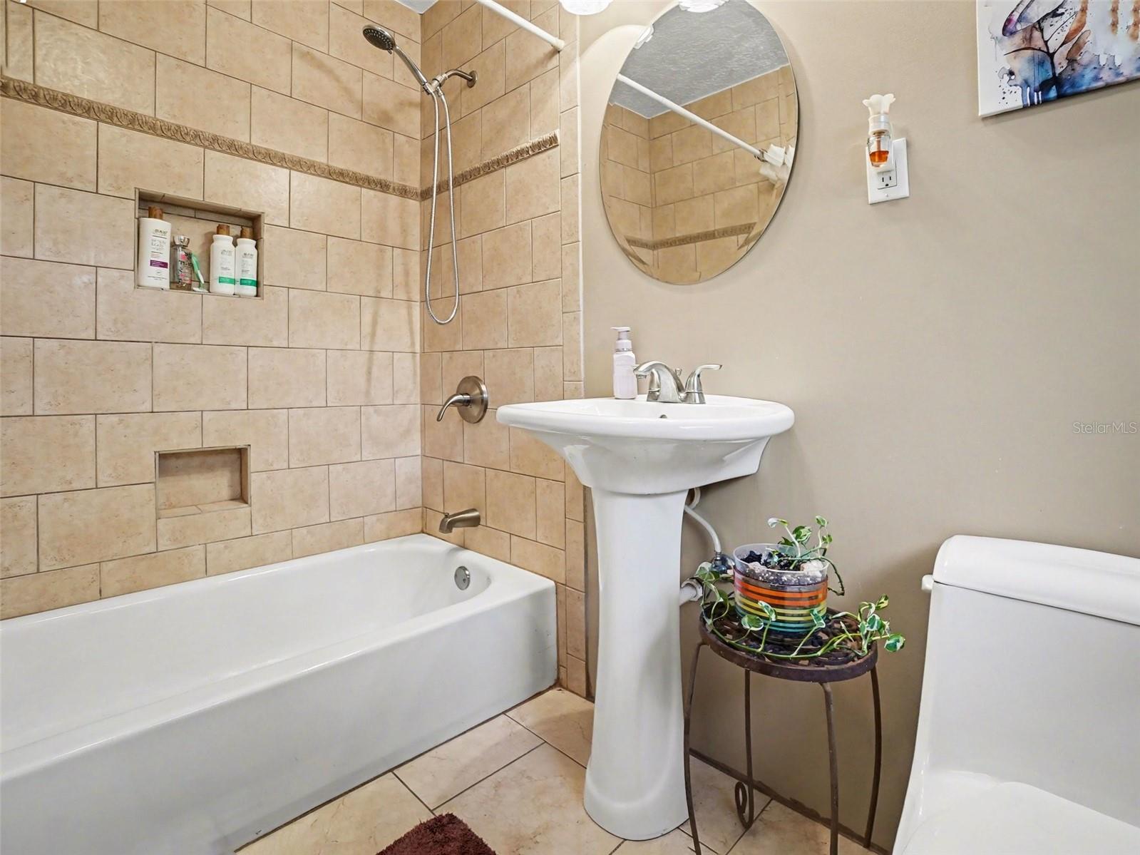 Image 15 of 21 For 975 Fairview Avenue