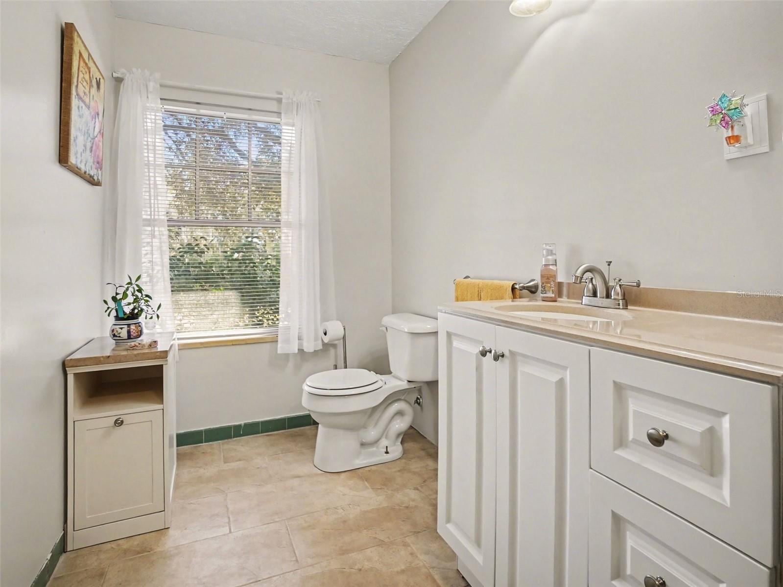 Image 16 of 21 For 975 Fairview Avenue