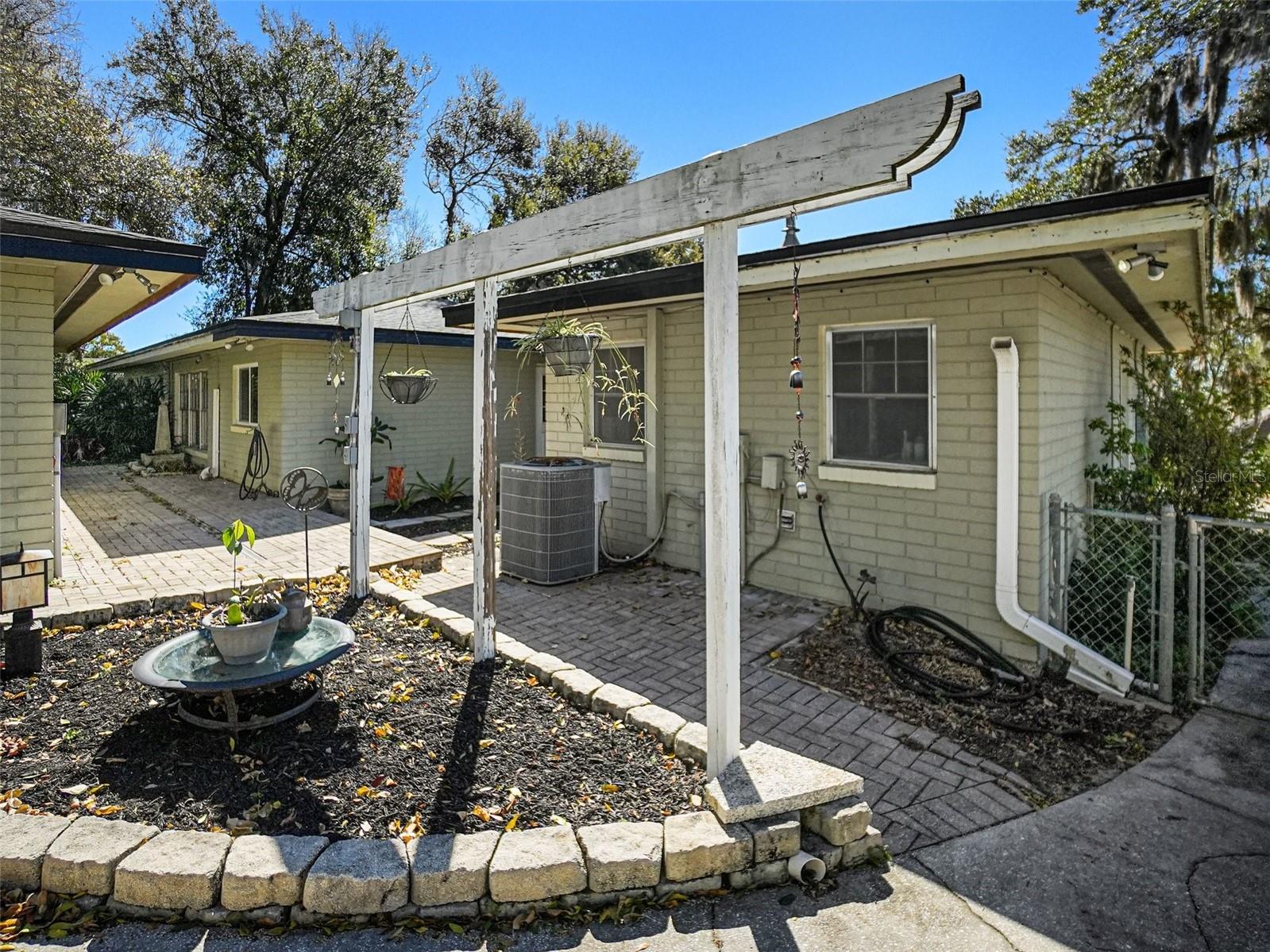 Image 17 of 21 For 975 Fairview Avenue