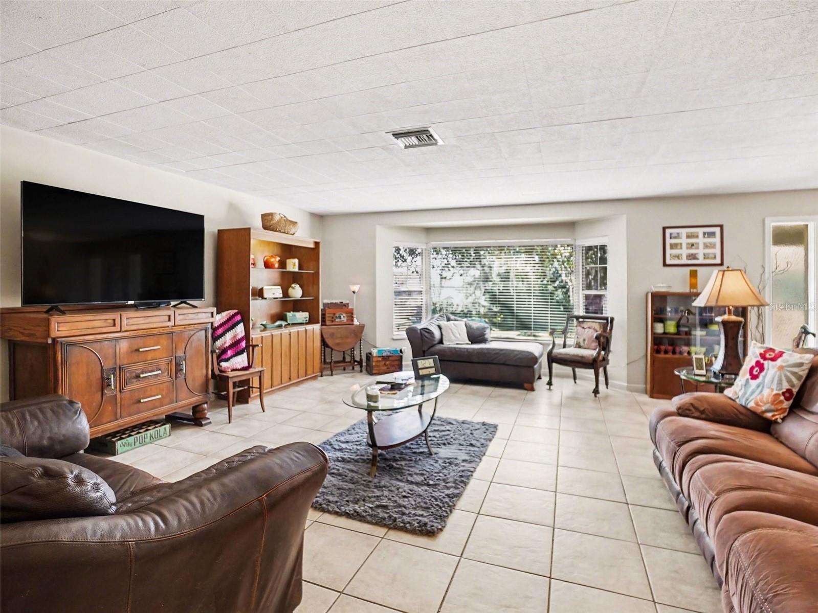 Image 5 of 21 For 975 Fairview Avenue