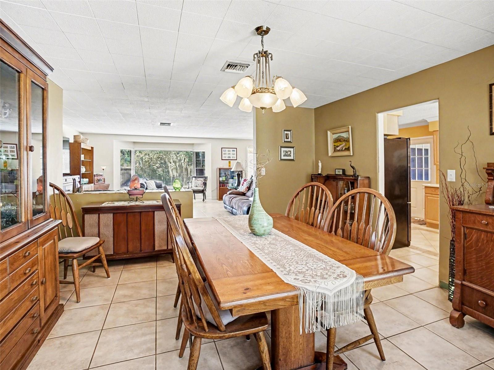 Image 6 of 21 For 975 Fairview Avenue