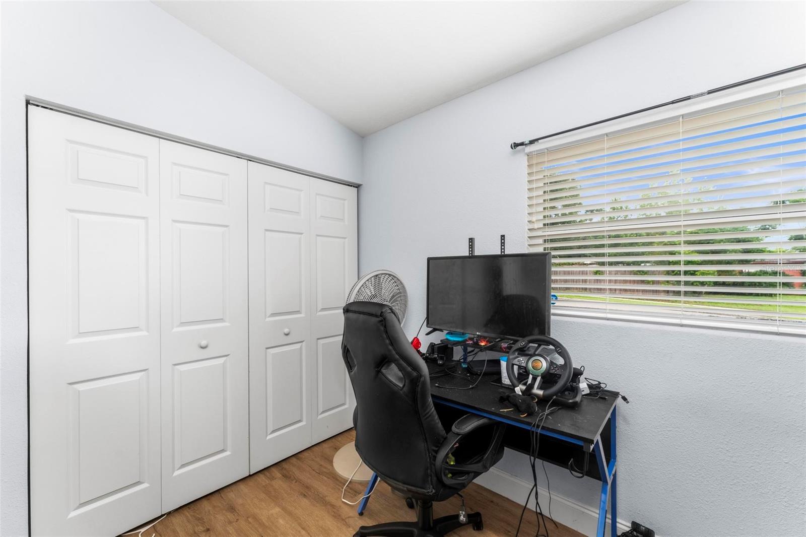 Image 14 of 44 For 1412 Lakecrest Drive