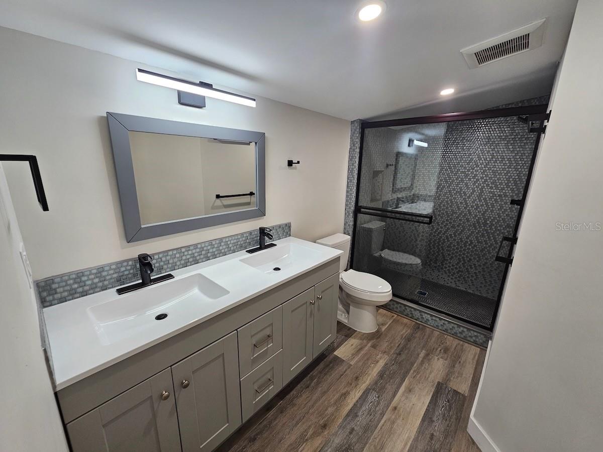 Image 11 of 23 For 903 33rd Avenue