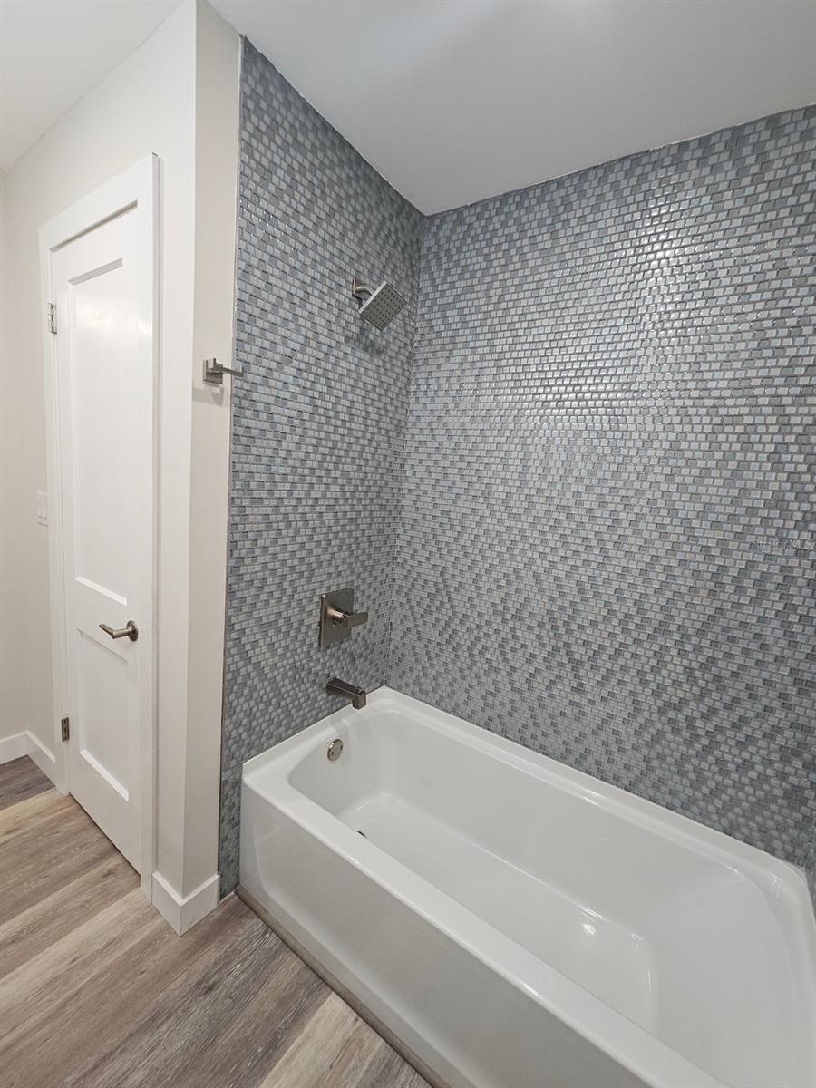 Image 14 of 23 For 903 33rd Avenue