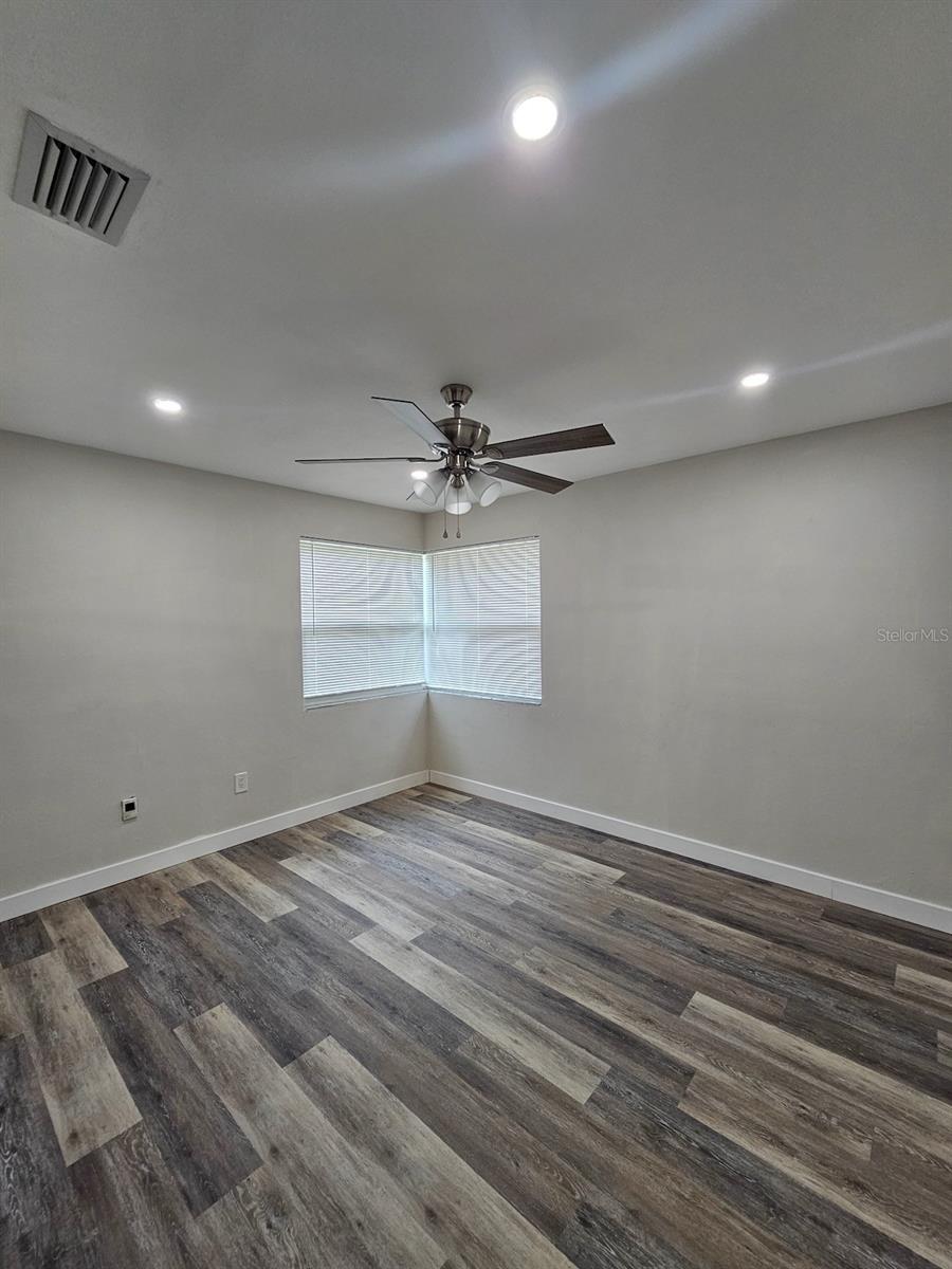 Image 16 of 23 For 903 33rd Avenue