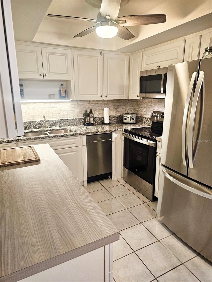 Image 5 of 18 For 8300 Bardmoor Boulevard 105