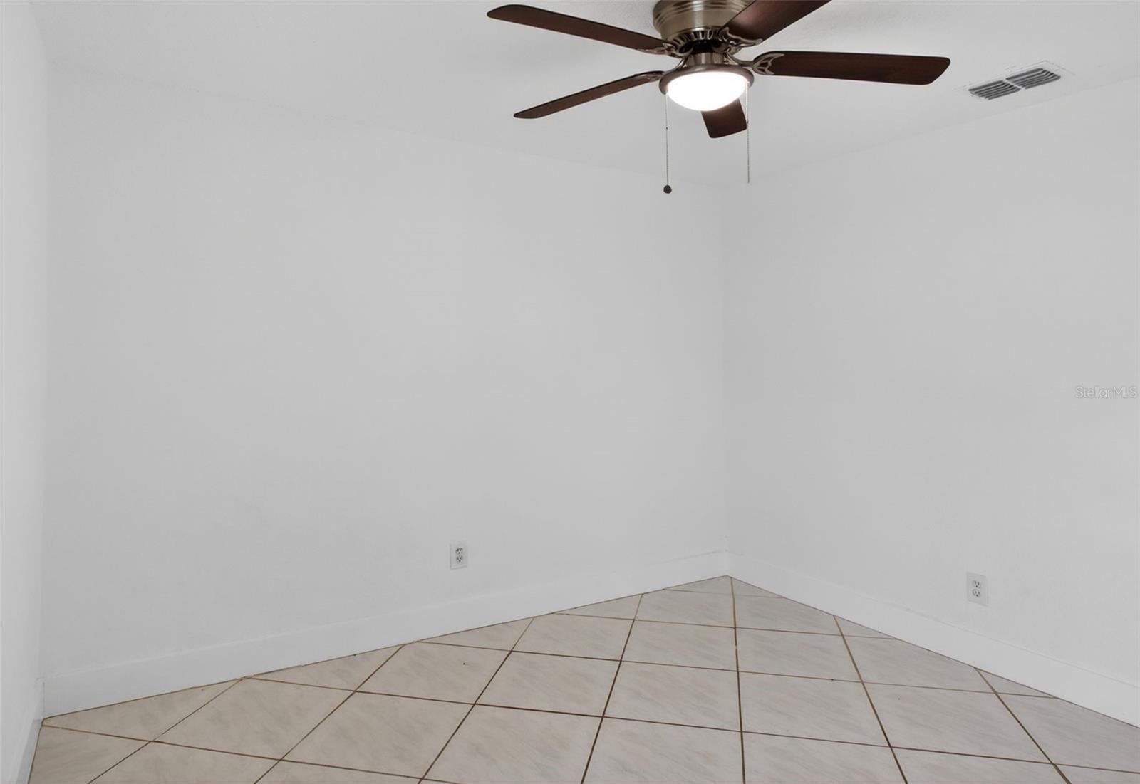 Image 25 of 41 For 1624 Wood Violet Drive