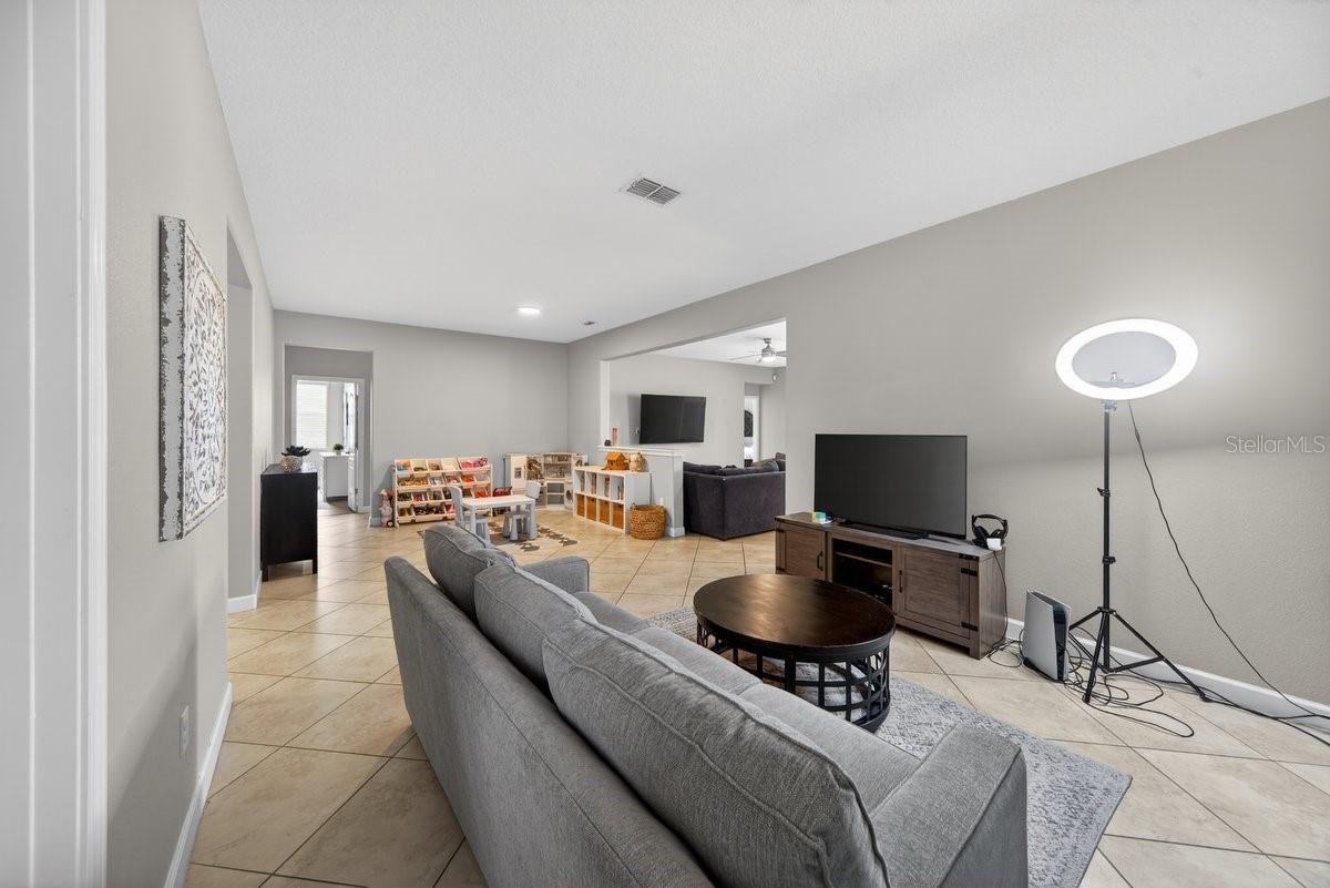 Image 19 of 53 For 2854 Youngford Street