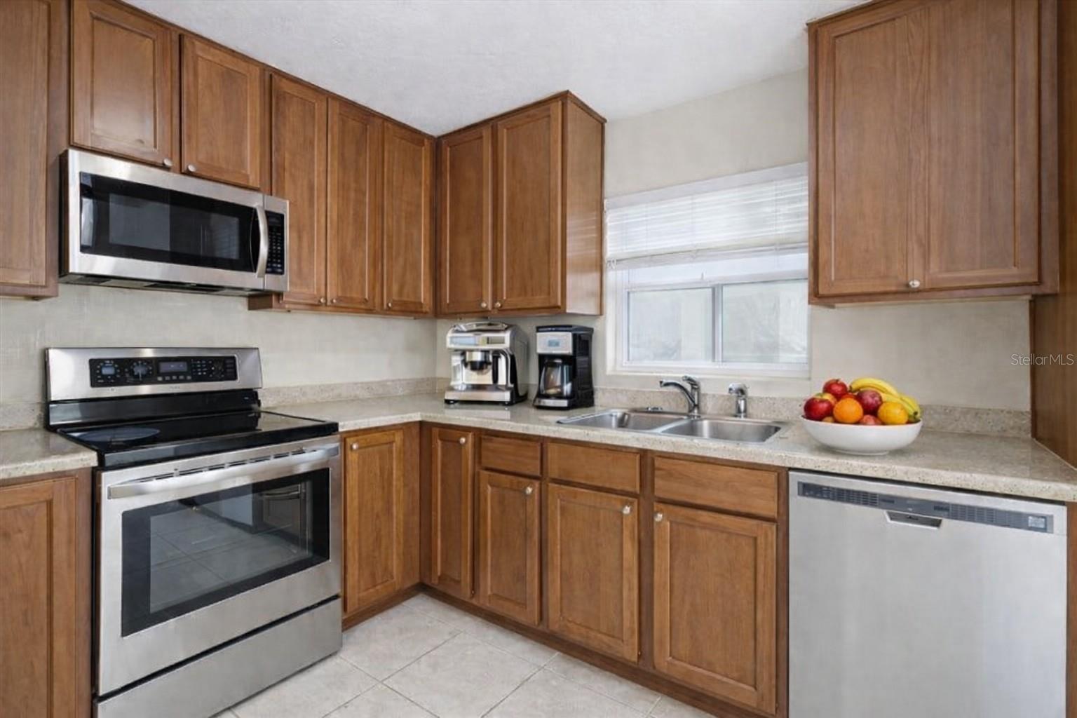 Image 5 of 24 For 7322 54th Avenue N