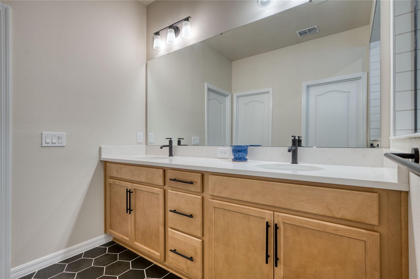 Image 35 of 58 For 16966 Cedar Valley Circle