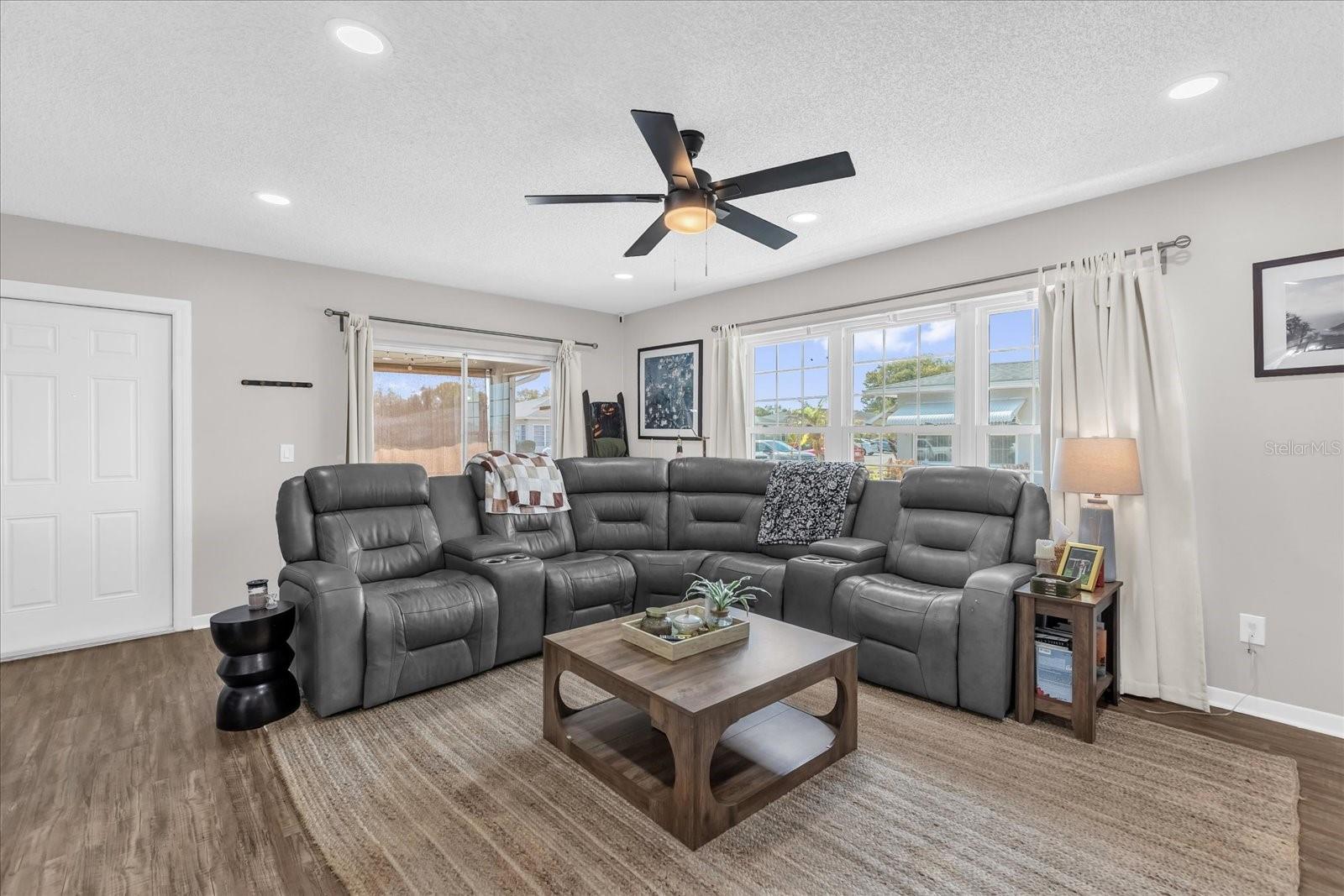 Image 4 of 27 For 11137 Acme Drive 207 A