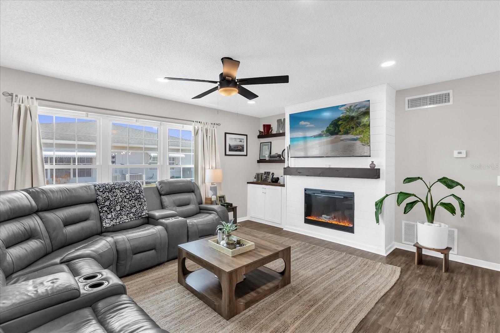 Image 5 of 27 For 11137 Acme Drive 207 A