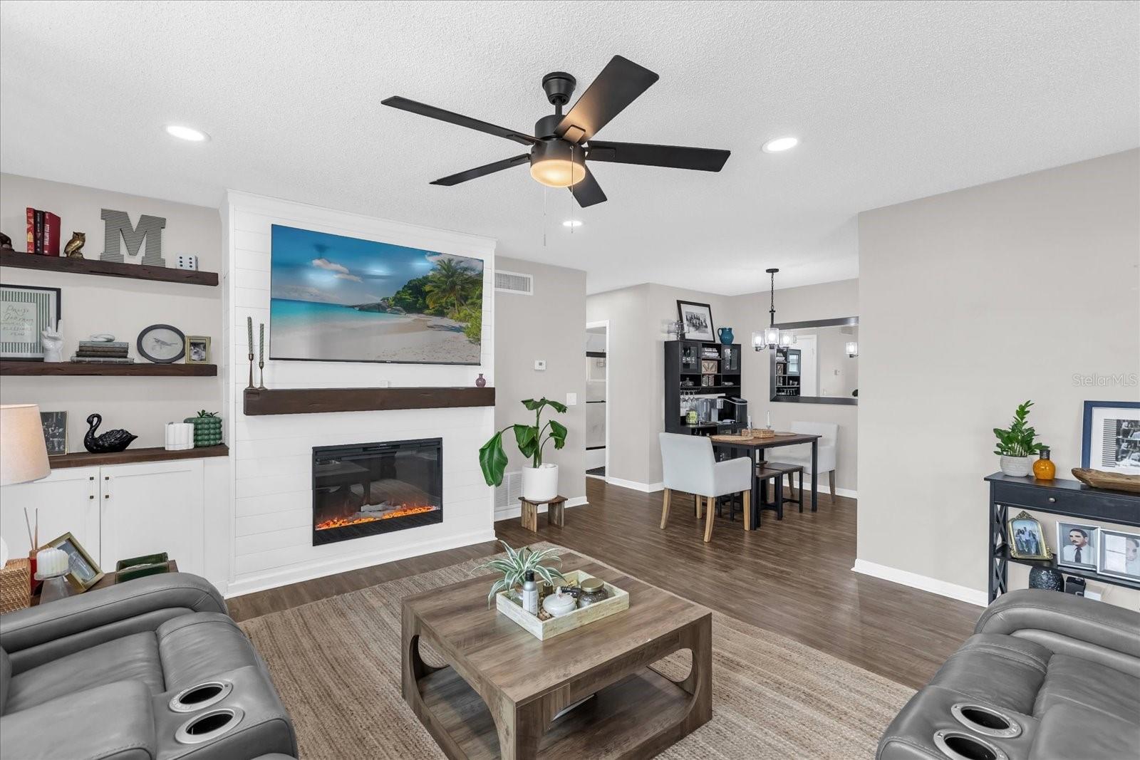 Image 6 of 27 For 11137 Acme Drive 207 A