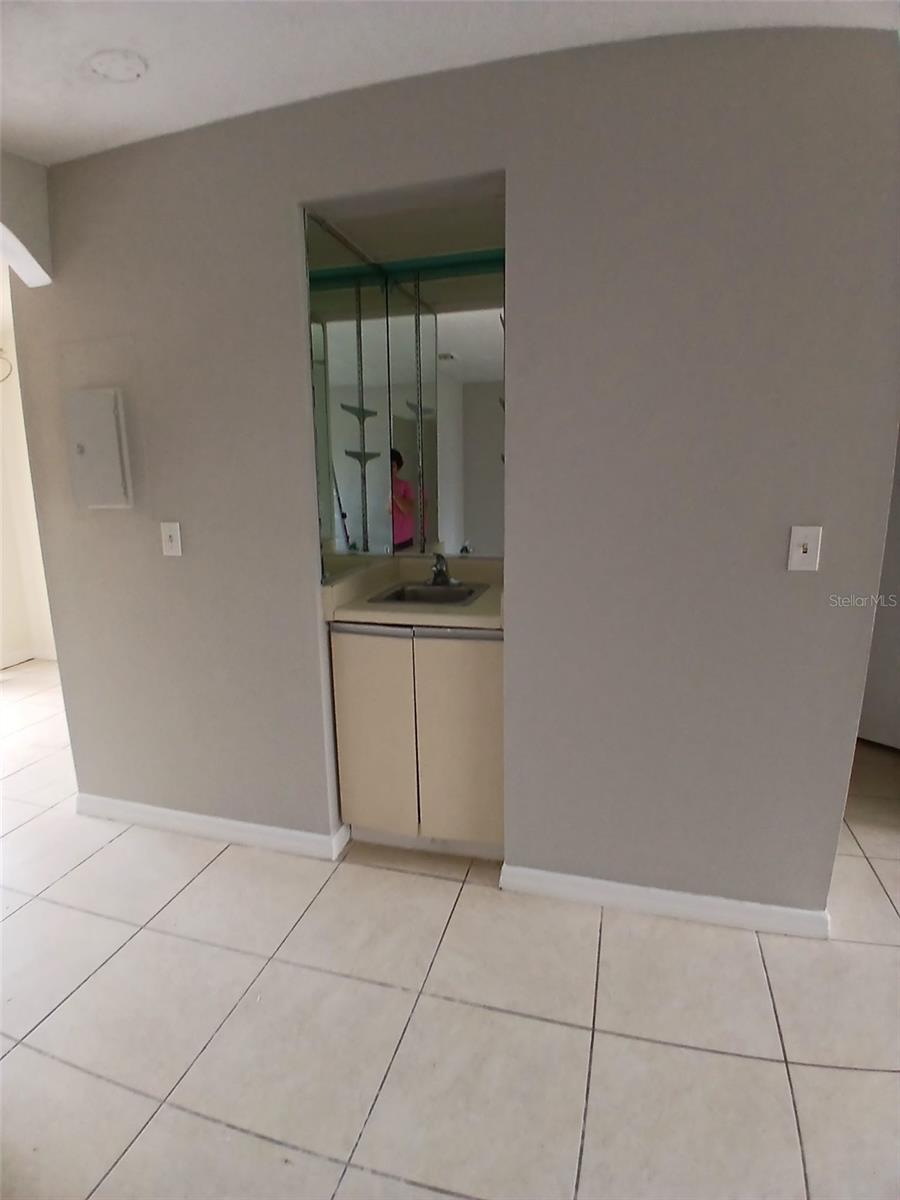 Image 21 of 29 For 7454 Wynnewood Square 188