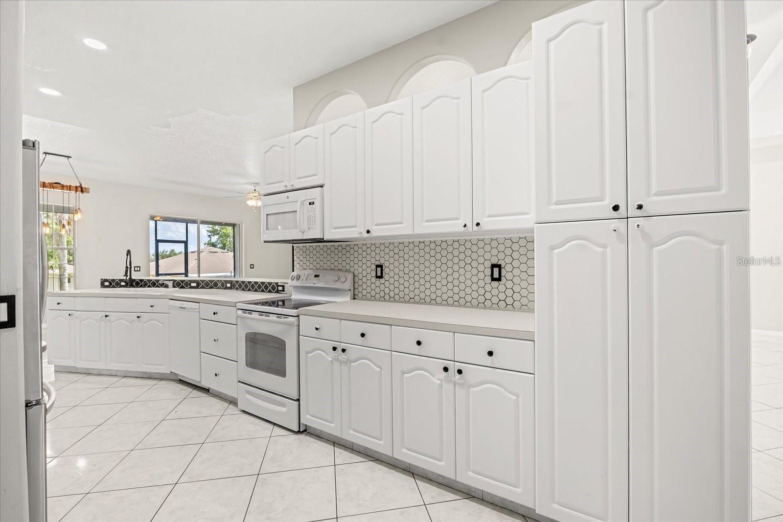 Image 9 of 23 For 13848 Vista Del Lago Boulevard