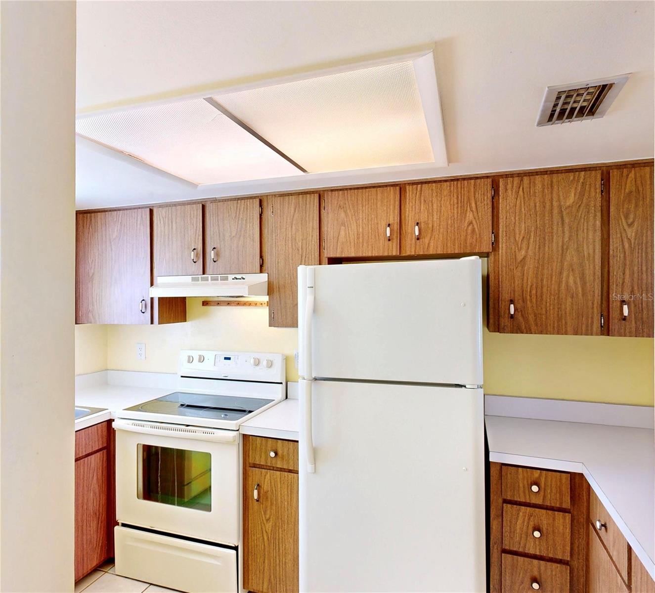 Image 5 of 29 For 404 Orlando Avenue 8b