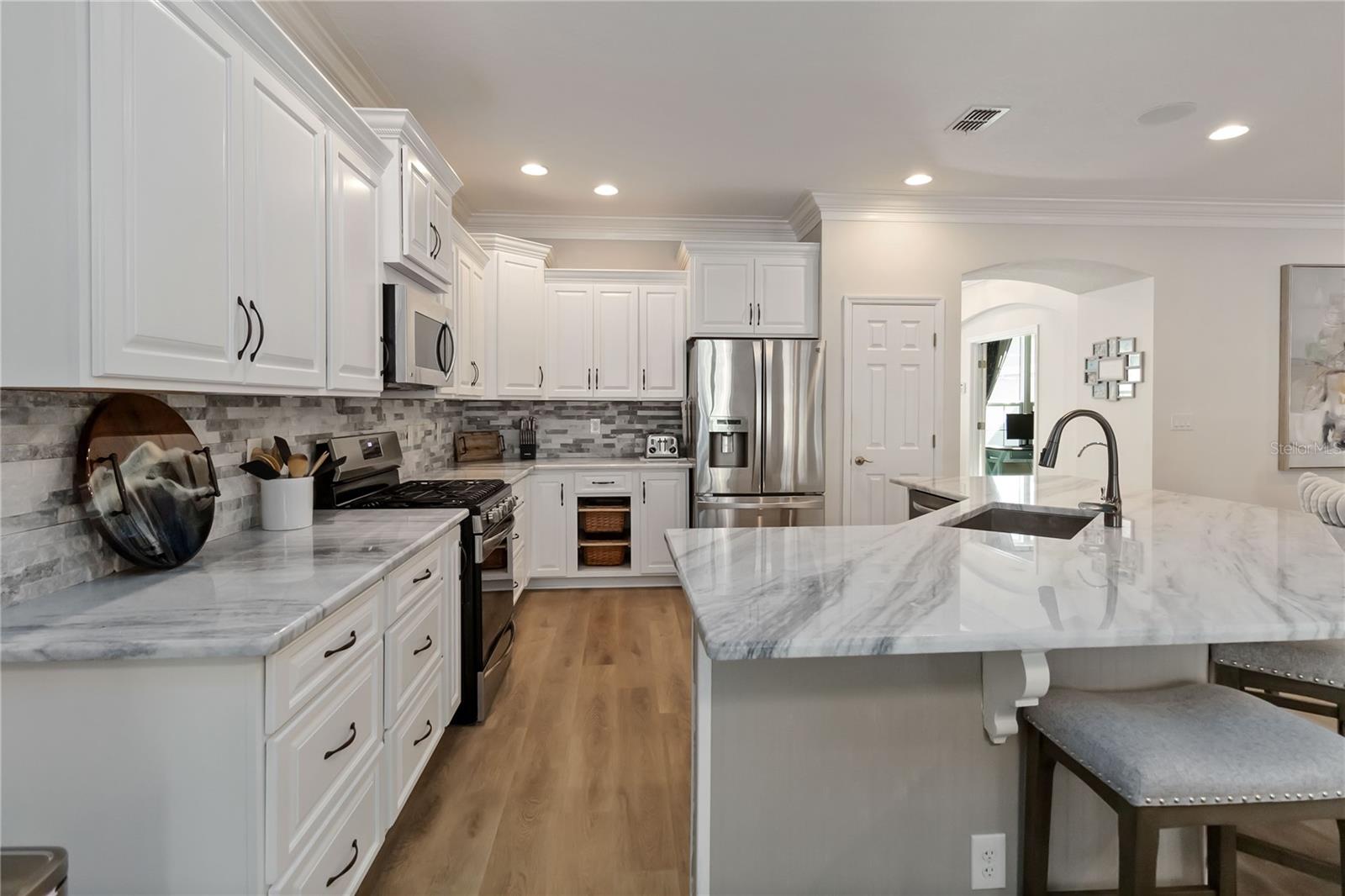 Image 11 of 32 For 440 Victoria Park Drive