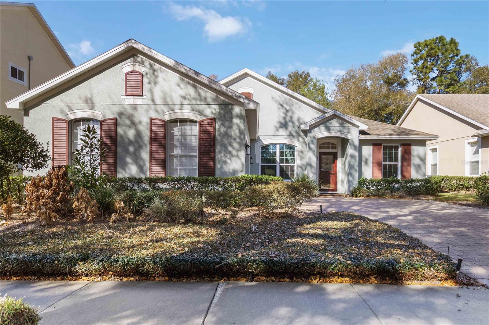 Image 4 of 32 For 440 Victoria Park Drive