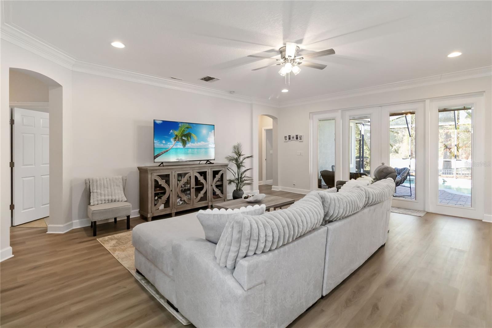 Image 7 of 32 For 440 Victoria Park Drive