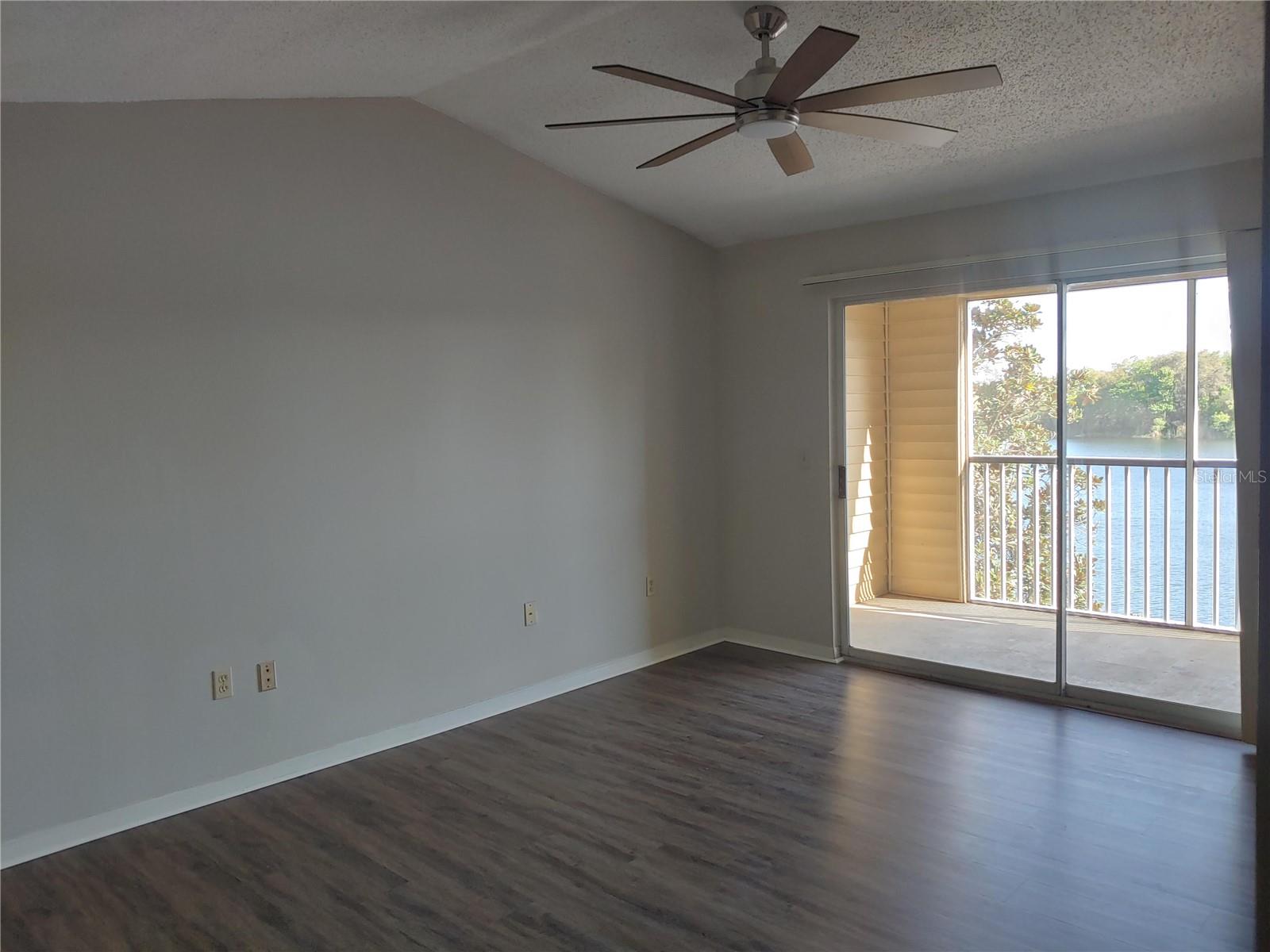 Image 3 of 15 For 1969 Summer Club Drive 311