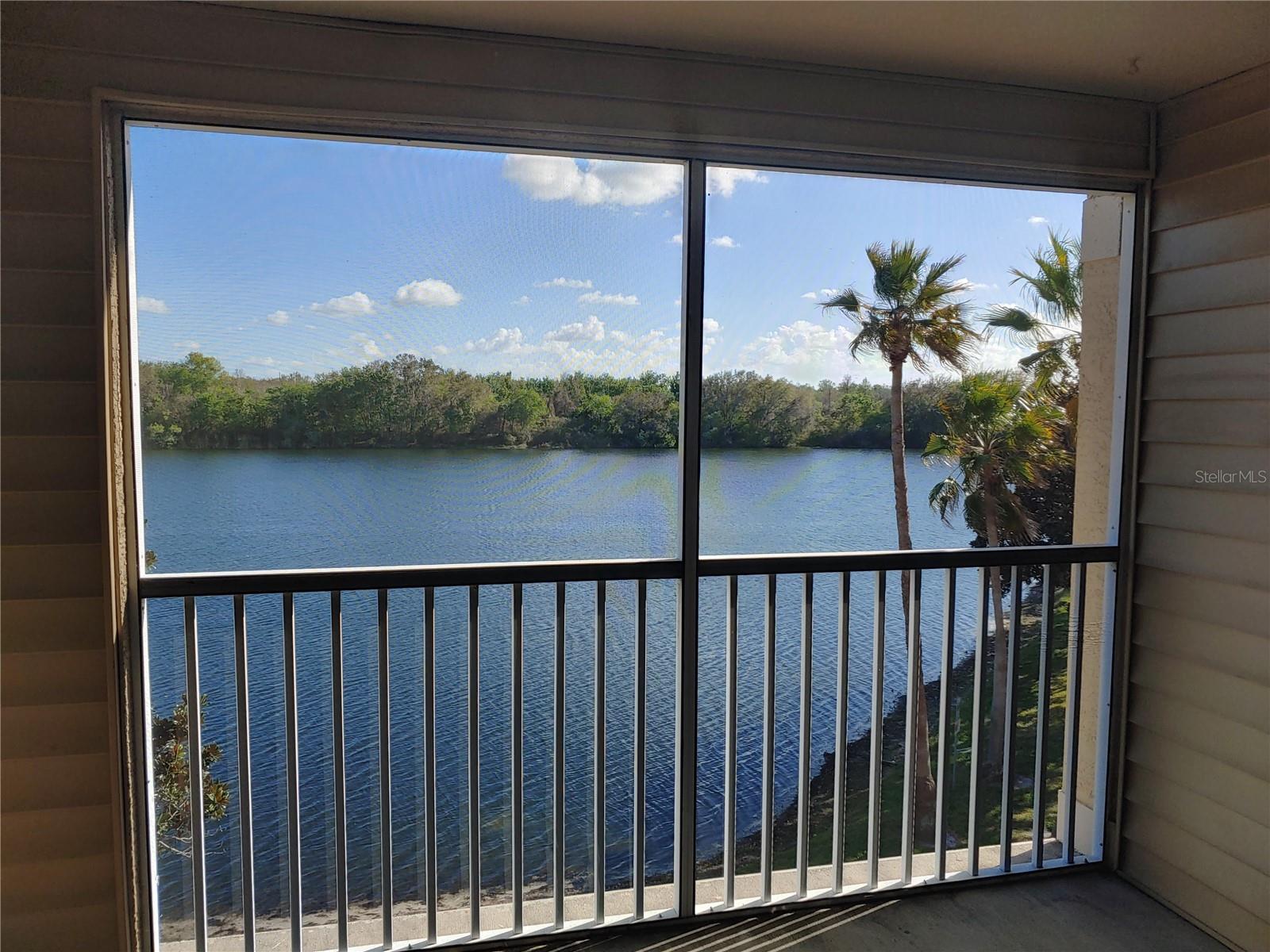 Image 4 of 15 For 1969 Summer Club Drive 311