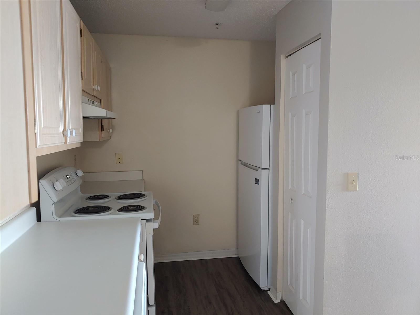 Image 7 of 15 For 1969 Summer Club Drive 311