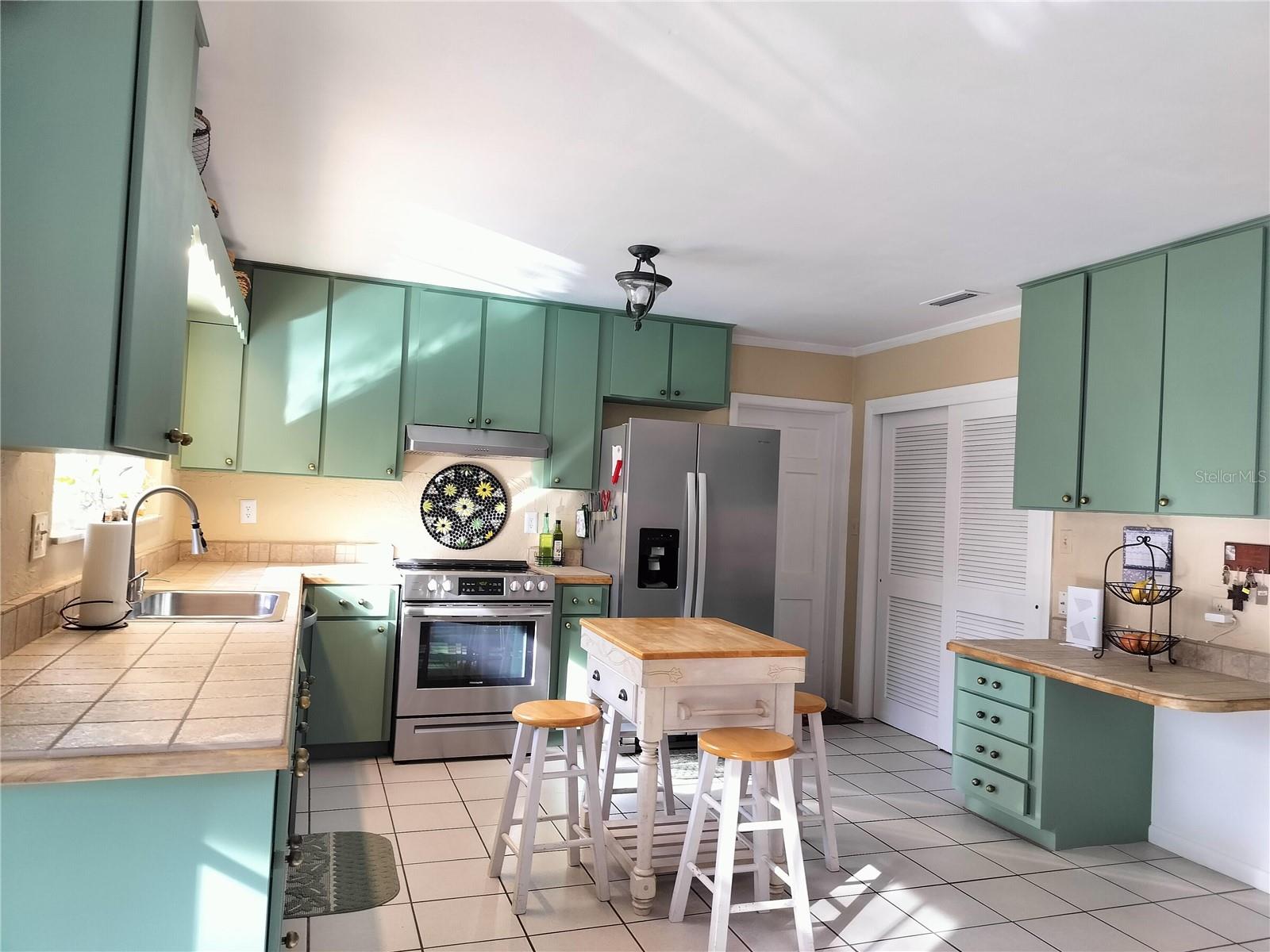 Image 15 of 36 For 450 58th Street