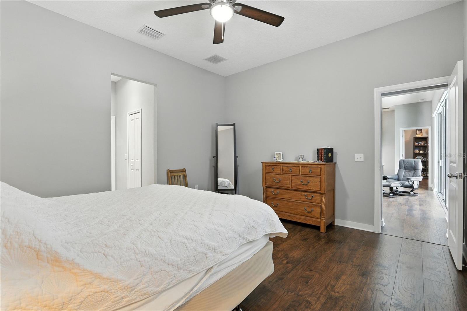 Image 18 of 63 For 1075 Chase Drive