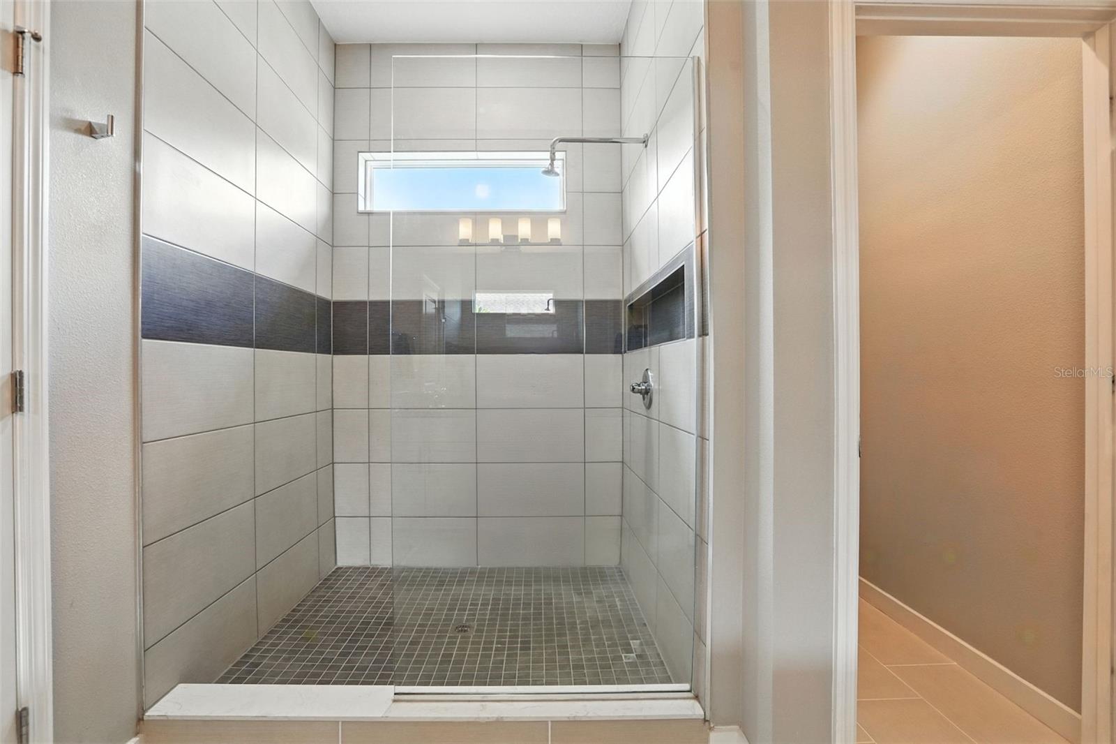 Image 21 of 63 For 1075 Chase Drive