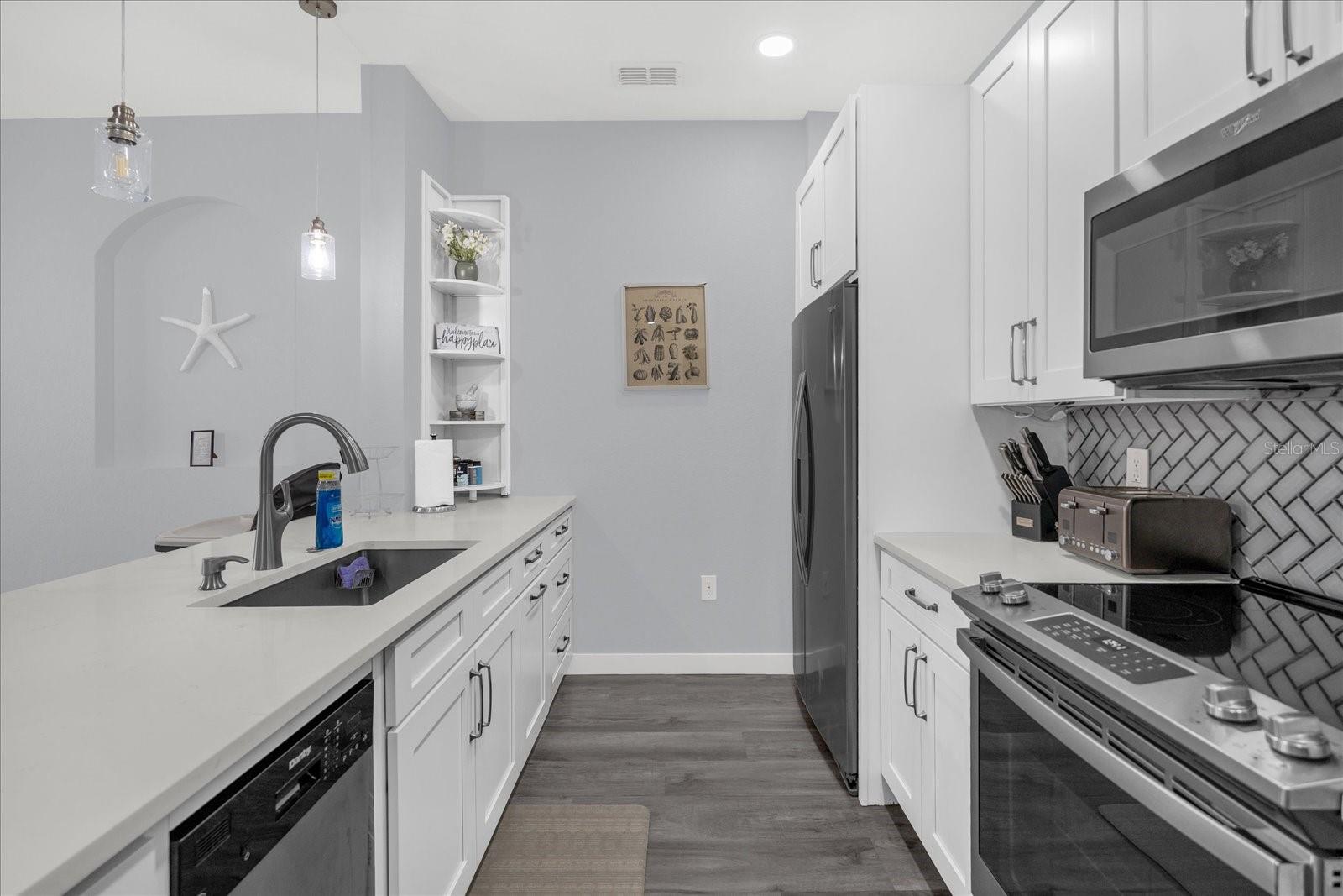 Image 4 of 25 For 7671 Comrow Street 303